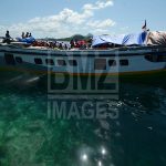 Sejumlah warga suku Bajo berada di atas kapal penumpang umum yang akan mengangkutnya ke pulau seberang di Pulau Kabalutan, Kepulauan Togean, Tojo Unauna, Sulawesi Tengah. ANTARAFOTO/Basri Marzuki/18