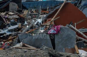 Tas sekolah yang terserak di Kelurahan Petobo. bmzIMAGES/BasriMarzuki