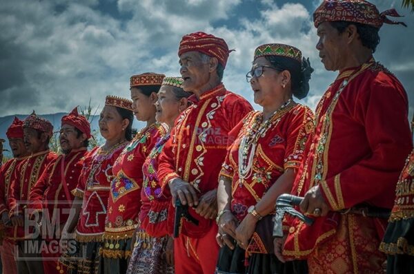 Peternakan leluhur berusia lebih dari dua abad ini menjadi magnet bagi orang luar. Kerap kali datang tamu dalam jumlah berombongan. Keluarga pengelola peternakan menyambutnya dengan sajian adat. bmzIMAGES/Basri Marzuki