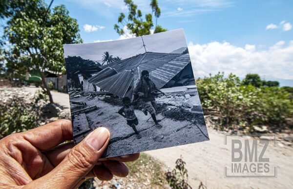 Jalan Lorong Padanjakaya, Kelurahan Pengawu, Palu, Sulawesi Tengah, Kamis (26/9/2019). Reruntuhan rumah di wilayah itu kini dibersihkan dan dibangun rumah semi permanen. bmzIMAGES/Basri Marzuki