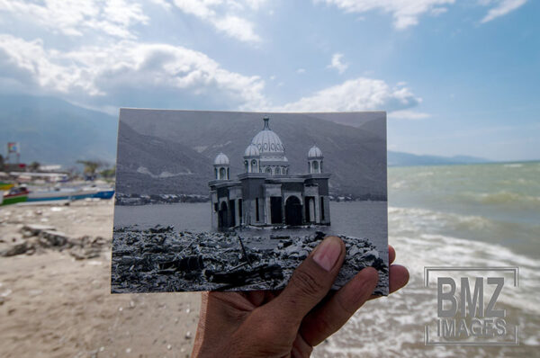 Masjid Arkam Baburrahman atau masjid terapung yang amblas akibat tsunami di Kampung Lere, Palu, Sulawesi Tengah, Kamis (26/9/2019). Hingga kini, masjid tersebut masih berada di posisinya dan selalu ramai dikunjungi warga. bmzIMAGES/Basri Marzuki