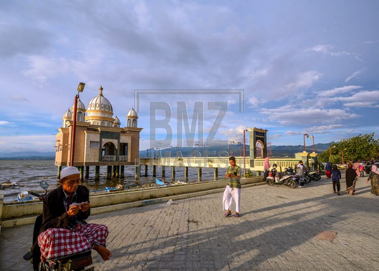 Palu, Central Sulawesi, Indonesia (7 Feberuari 2019) - Photo of Arqam Baburrahman Mosque or Palu Floating Mosque taken on May 18, 2018 before the tsunami struck it on Kampung Lere Beach, Palu Bay, Central Sulawesi, Indonesia. The tsunami that hit the coastal area on September 28, 2018 also hit the mosque which was once one of the tourist icons in Palu City. The 121 square meter mosque did not collapse, but because the tsunami preceded by the earthquake resulted in a decline in land on the beach up to 1.5 meters and also sank some of the mosque's buildings. The bridge to the mosque that was built in 2011 was broken and shifted up to tens of meters, but could no longer be used. Many residents came to this place after the tsunami to see first hand the conditions and take photos. Although local residents intended to repair the mosque, the local government banned because the mosque was in the red zone of the tsunami disaster, which meant no construction could be done on it. (bmzIMAGES/Basri Marzuki)