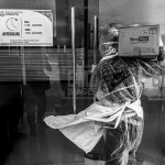 Seorang petugas medis mengangkat logistik untuk kebutuhan Ruang Isolasi Pasien Dalam Pengawasan (PDP) di Rumah Sakit Undata, Palu, Sulawesi Tengah, Minggu (15/3/2020). Sesuai protokol Kementerian Kesehatan, Rumah Sakit tersebut mengisolasi dua orang pasien perempuan setelah dirujuk dari rumah sakit lainnya karena mengalami gejala COVID-19 setelah melakukan perjalanan keluar daerah. (bmzIMAGES/Basri Marzuki)