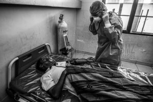 A medical officer examines a citizen suspected of being infected with the Corona Virus in an isolation room during a simulation of handling Covid-19 at Anutapura Hospital, Palu, Central Sulawesi, Indonesia on March 4, 2020. Hospitals throughout Indonesia are now on guard against the deadly virus attack after the government announced that two residents tested positive for being infected. Until now, the Vicod-19 case has attacked more than 80,000 citizens in 60 countries, 24,000 of whom have died. (bmzIMAGES/Basri Marzuki)