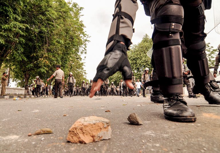 Bentrok Polisi Vs Mahasiswa