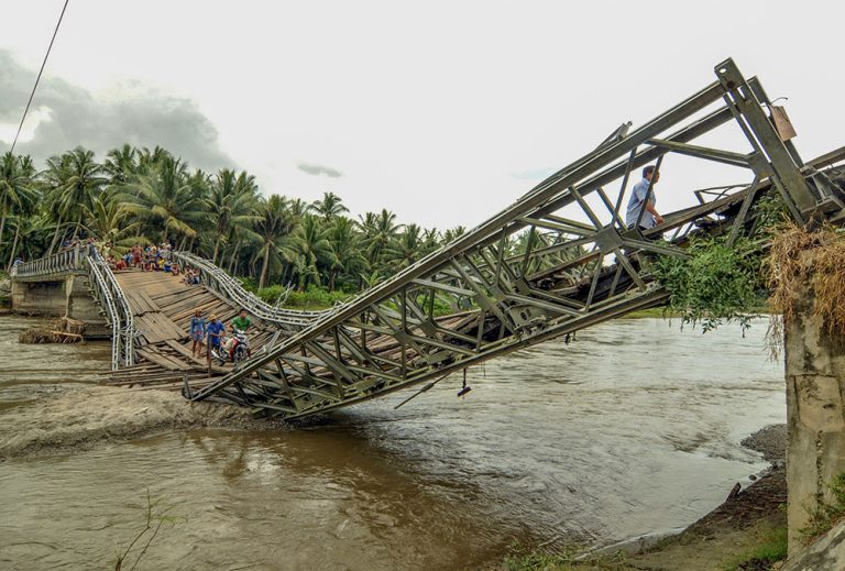 Jembatan Kaleke Ambruk