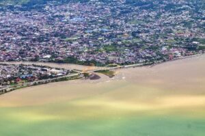 Foto udara landscape Teluk Palu, Sulawesi Tengah pada 25 Mei 2010. (bmzIMAGES/Basri Marzuki)