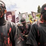 Sejumlah pengikut Syiah melakukan aksi teaterikal saat memperingati Hari Asyura 10 Muharram di Palu, Sulawesi Tengah, Kamis (16/12/2010). Aksi yang diikuti puluhan pengikut itu melakukan long march seraya menyuarakan tasbih dari Taman GOR hingga Kampus STAIN Datokarama Palu. bmzIMAGES/Basri Marzuki