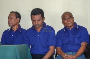 Three Poso riot defendants, Fabianus Tibo (left), Marunis Ruwu (center), and Dominggus da Silva (right) attend a judicial review hearing at the Petobo Penitentiary in Palu, Central Sulawesi, Indonesia, March 9, 2006. All three were executed after the local District Court convicted them of premeditated murder during the 1998-2005 period of unrest. (bmzIMAGES/Basri Marzuki)