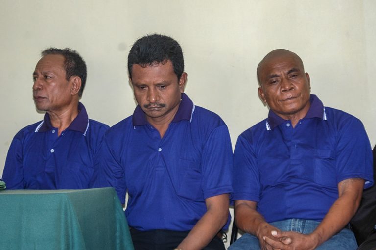 Three Poso riot defendants, Fabianus Tibo (left), Marunis Ruwu (center), and Dominggus da Silva (right) attend a judicial review hearing at the Petobo Penitentiary in Palu, Central Sulawesi, Indonesia, March 9, 2006. All three were executed after the local District Court convicted them of premeditated murder during the 1998-2005 period of unrest. (bmzIMAGES/Basri Marzuki)
