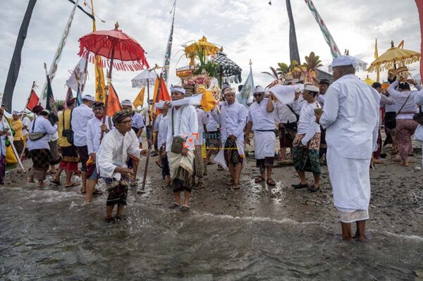 Hindus carry flags and prayer equipment after being washed with holy water during the Melasti ritual in Palu, Central Sulawesi, Indonesia, March 10, 2024. The Melasti ceremony which was held the day before Nyepi Day of the 1945 Saka New Year was to raise awareness of the Gods as a manifestation of God Almighty, to wash away people's suffering, eliminate sins, and prevent damage to nature.bmzIMAGES/Basri Marzuki