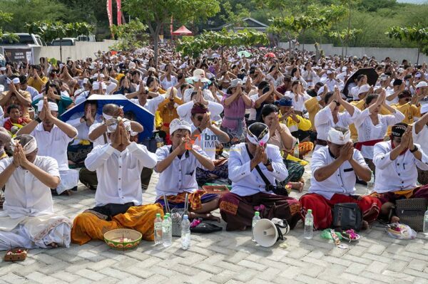 Hindus perform the Melasti prayer ritual in Palu, Central Sulawesi, Indonesia, March 10, 2024. The Melasti ceremony which was held the day before Nyepi Day of the 1945 Saka New Year was to raise awareness of the Gods as a manifestation of God Almighty, to wash away people's suffering, eliminate sins, and prevent damage to nature.bmzIMAGES/Basri Marzuki