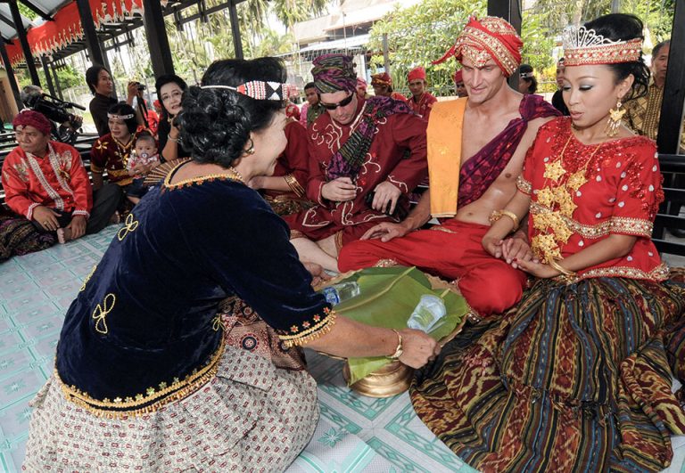 Pernikahan Adat Campuran